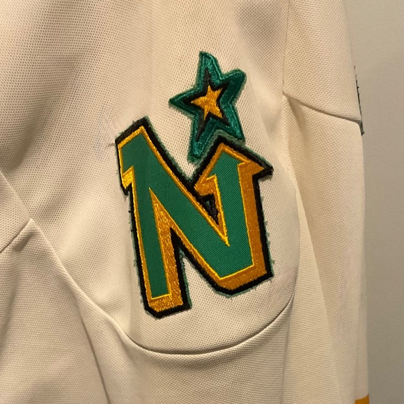 CCM  BRAND  MINESSOTA NORTH STARS HOCKEY JERSEY  1990   VINTAGE SIZE 48in chest - Picture 3 of 12